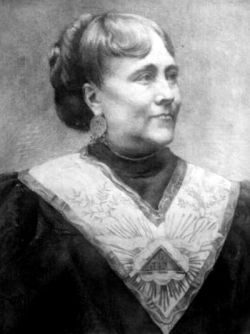 Retrato de Maria Deraismes con banda masónica